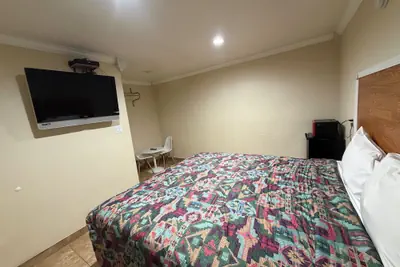 Photo 5 - Colony Motel