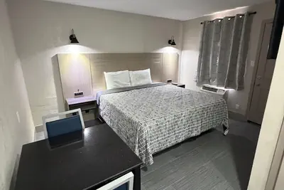 Photo 3 - Colony Motel