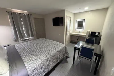 Photo 2 - Colony Motel