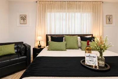 Photo 2 - Modern Suite King Bed Free Parking