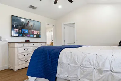 Photo 2 - Renovated 4BR Villa with Private Pool