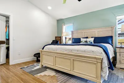 Photo 3 - Renovated 4BR Villa with Private Pool