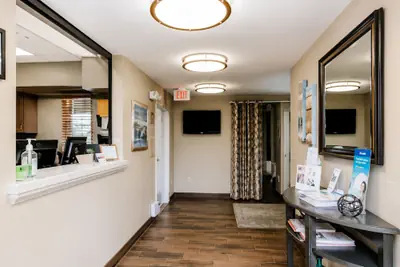 Photo 2 - Blue Way Inn Suites Bloomington Airport