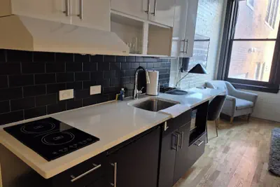 Photo 4 - Trumbull Apartments