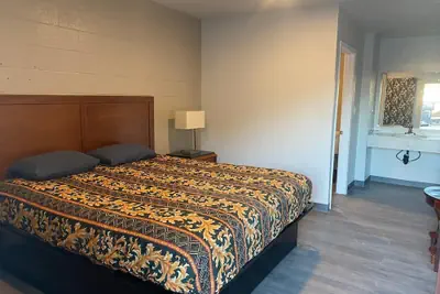 Photo 3 - Fremont Motel
