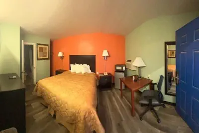 Photo 3 - Town & Country Motel