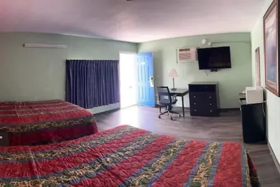 Photo 5 - Town & Country Motel