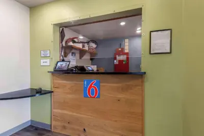Photo 2 - Motel 6 Suites Oklahoma City Norman OK