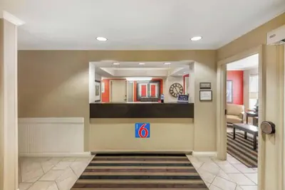 Photo 3 - Motel 6 Milwaukee Brookfield, WI