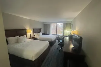 Photo 4 - Independence Inn