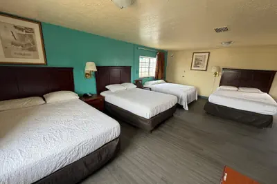 Photo 5 - Encore Motel
