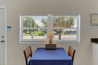Photo 5 - 5 Mins to Nokomis Beach Tropical Bungalow