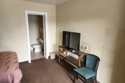 Photo 4 - Budget Inn