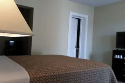 Photo 5 - Budget Inn