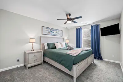 Photo 5 - Main Street Manor - Spacious Home Near Dining