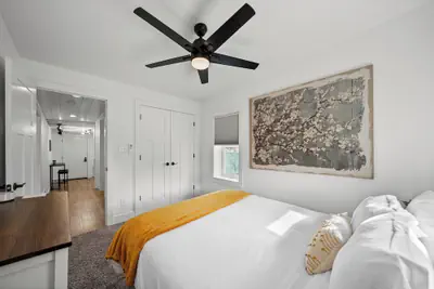 Photo 3 - Beautiful 2bd/1ba Above Craft Coffee Shop, Downtown, by Apsu