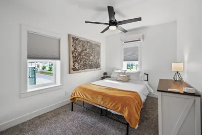 Photo 2 - Beautiful 2bd/1ba Above Craft Coffee Shop, Downtown, by Apsu