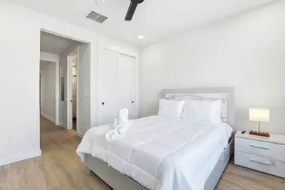 Photo 3 - Luxe Condo Prime Location 5-star Comfort