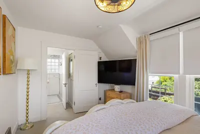 Photo 5 - Bella Azul - Charming Home Minutes From Campus 3 Bedroom Home