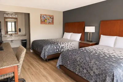 Photo 4 - Econolodge