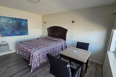 Photo 4 - Flamingo Motel