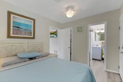 Photo 3 - Shoreline Bungalow