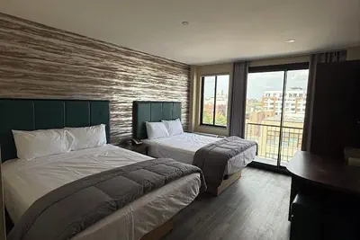 Photo 2 - Skylux Hotel Long Island City