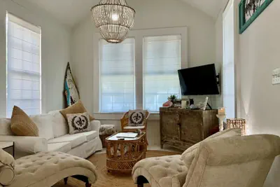 Photo 2 - Krewe Cottage - Near Beach & The Strand