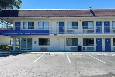 Photo 2 - Studio 6 Suites – Yreka, Ca