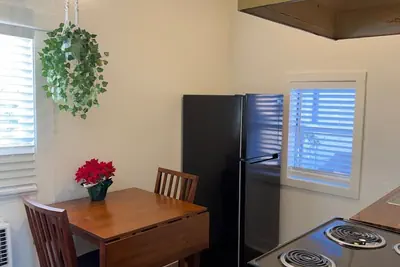 Photo 5 - Cozy Modern Studio - Heart of Lafayette