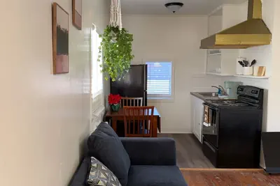 Photo 3 - Cozy Modern Studio - Heart of Lafayette