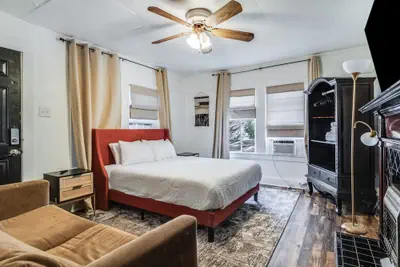 Photo 2 - Comfortable 3BR Home Near Downtown