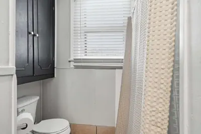 Photo 2 - Private Bedroom in 4BR Home