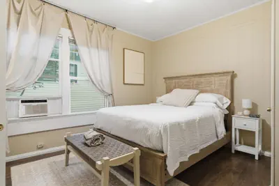 Photo 2 - Cozy 1BR Cottage w Kitchen Laundry