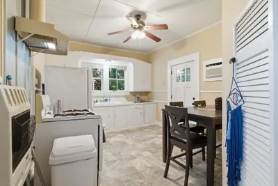 Photo 5 - Cozy 1BR Cottage w Kitchen Laundry