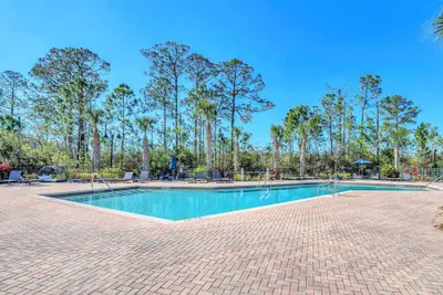 Photo 4 - Upstay Large Family Condo w Pool Sauna