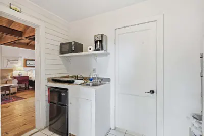 Photo 3 - Cozy 1BR Near Downtown Lafayette