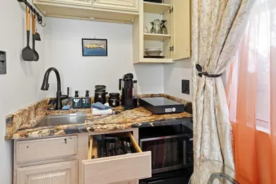 Photo 5 - Cozy 1BR Near Downtown Lafayette