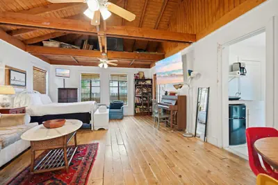 Photo 2 - Cozy 1BR Near Downtown Lafayette