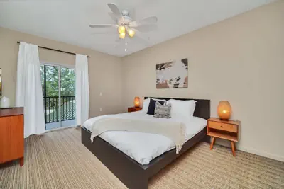 Photo 2 - Upstay Tropical Style Family Condo w Pool