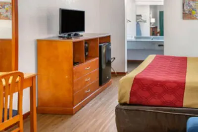 Photo 2 - Econolodge inn and suites