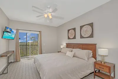 Photo 3 - Upstay Large Family Condo w Pool, Sauna