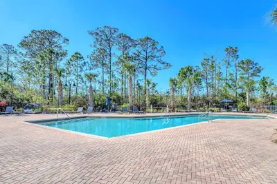 Photo 4 - Upstay Large Family Condo w Pool, Sauna