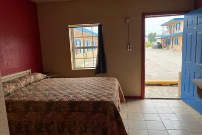 Photo 5 - Holiday Motel Tulsa OK