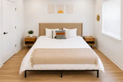 Photo 2 - Homey Worker-Friendly 2BR I Pool & Gym