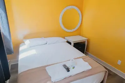 Photo 2 - Clarendon Hotel