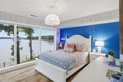 Photo 3 - Bright Lakefront Condo With Cozy Patio, Big Views, Pools & Indian Pointe Fun
