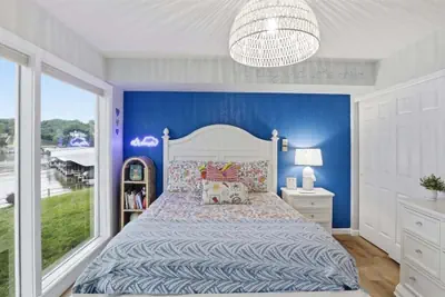 Photo 4 - Bright Lakefront Condo With Cozy Patio, Big Views, Pools & Indian Pointe Fun