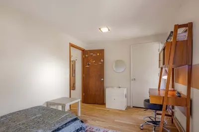 Photo 5 - The Meadowlark - Midcentury Gem Minutes From Campus 3 Bedroom Home