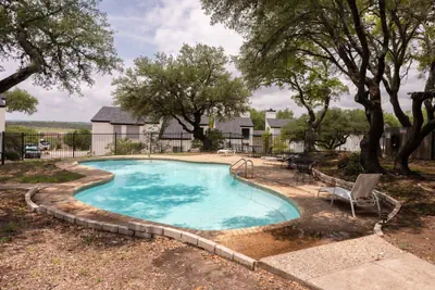 Photo 4 - Canyon Lake Escape Pool Balcony Pet Friendly